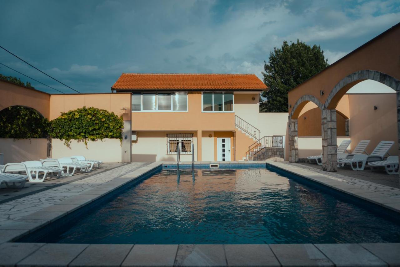 Holiday Home Rozic - Villa With Private Seasonal Heated Pool Mostar Exterior foto