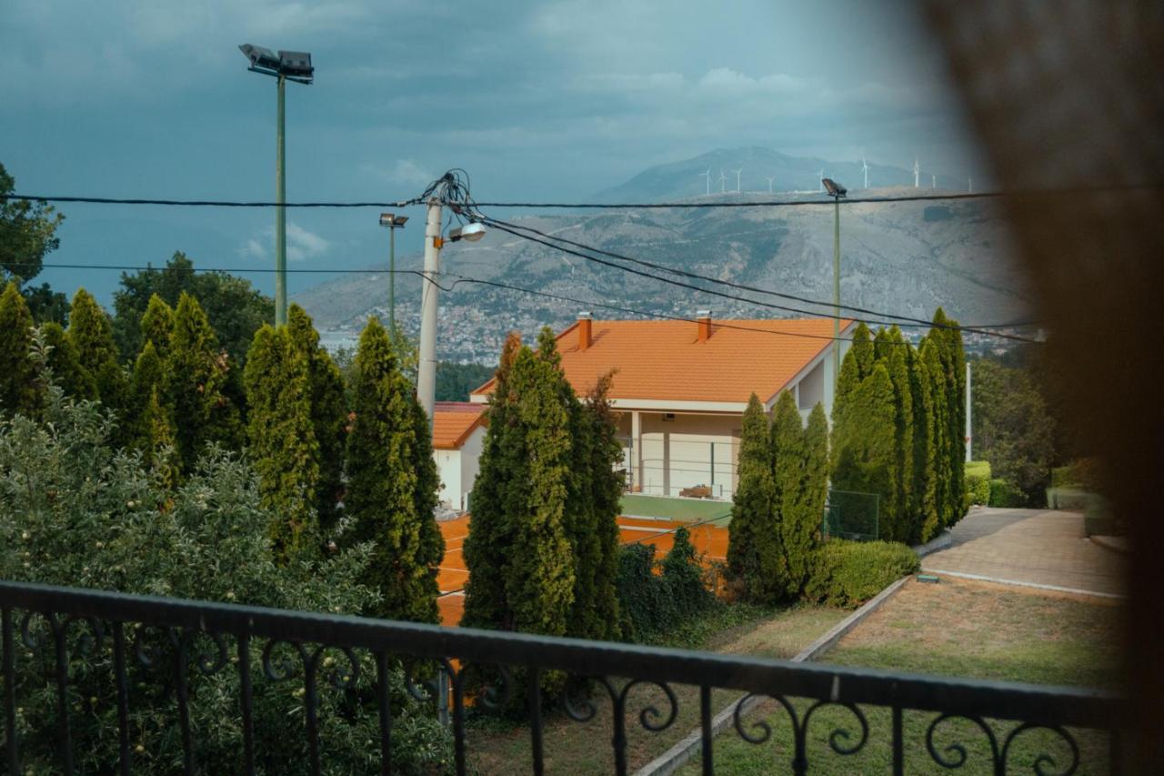 Holiday Home Rozic - Villa With Private Seasonal Heated Pool Mostar Exterior foto