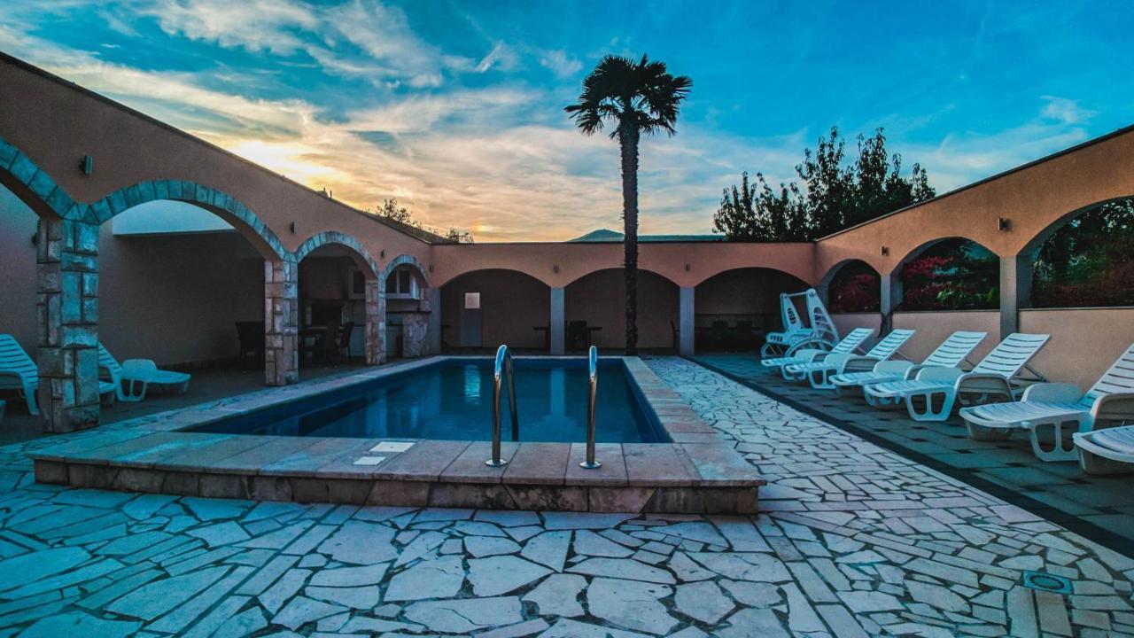 Holiday Home Rozic - Villa With Private Seasonal Heated Pool Mostar Exterior foto