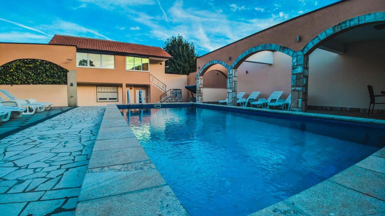 Holiday Home Rozic - Villa With Private Seasonal Heated Pool Mostar Exterior foto